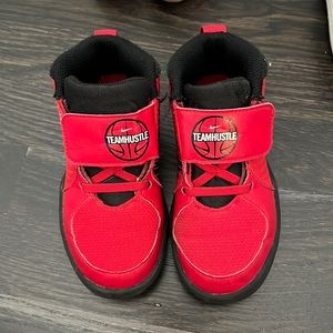 Nike Toddler Team Hustle Sneaker Size 9
